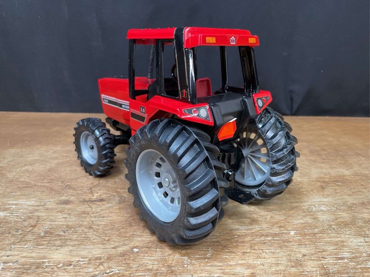1/16-ih-5288-1984-special-edition-nib-ertl-image-5