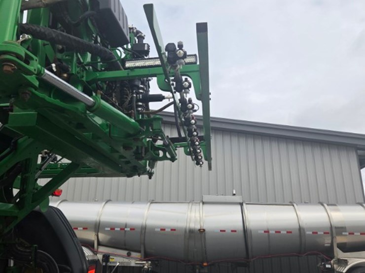 2023-john-deere-616r-image-9