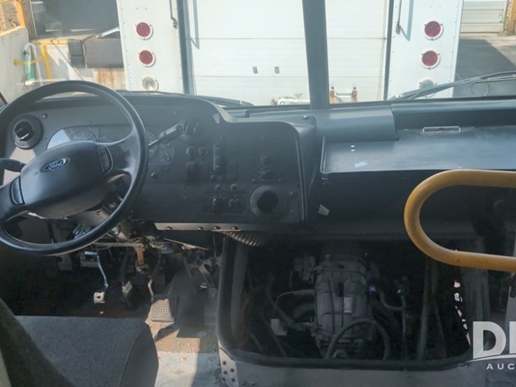 2014-ford-f59-image-32