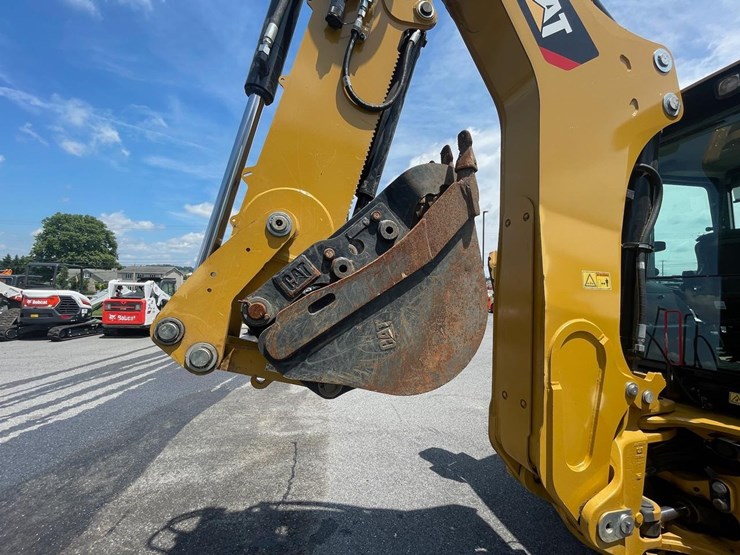 2019-caterpillar-440-image-11