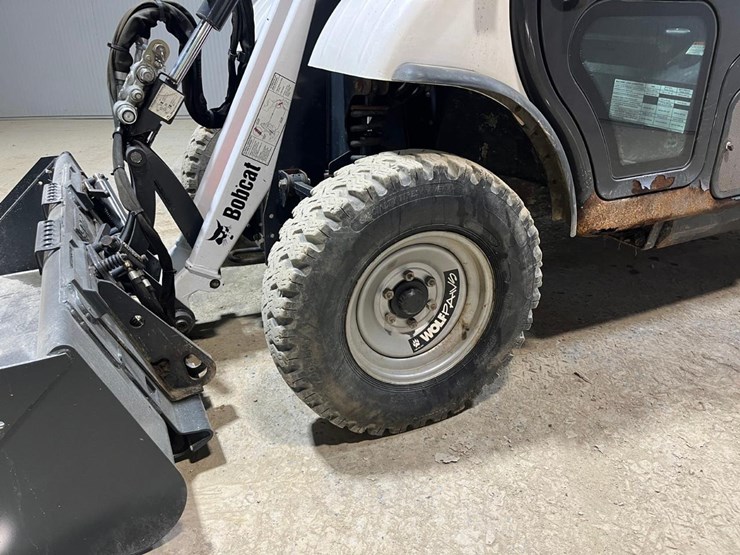 bobcat-5610-toolcat-utility-vehicle-image-13
