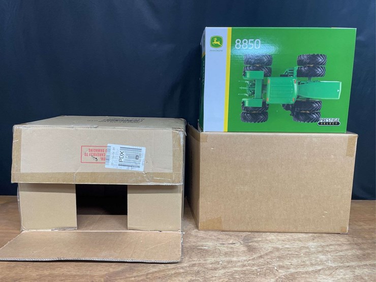 1/16-john-deere-8850-prestige-nib-ertl-image-13