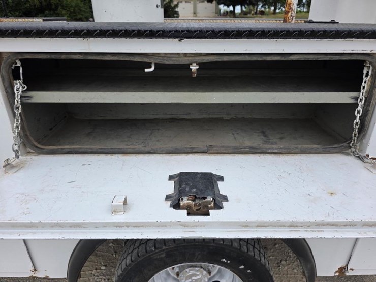 2017-ford-f550-image-17