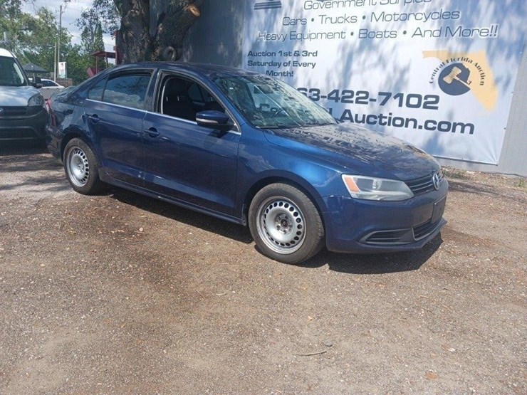 2013-volkswagen-jetta-runs/moves-se-pzev-image-2