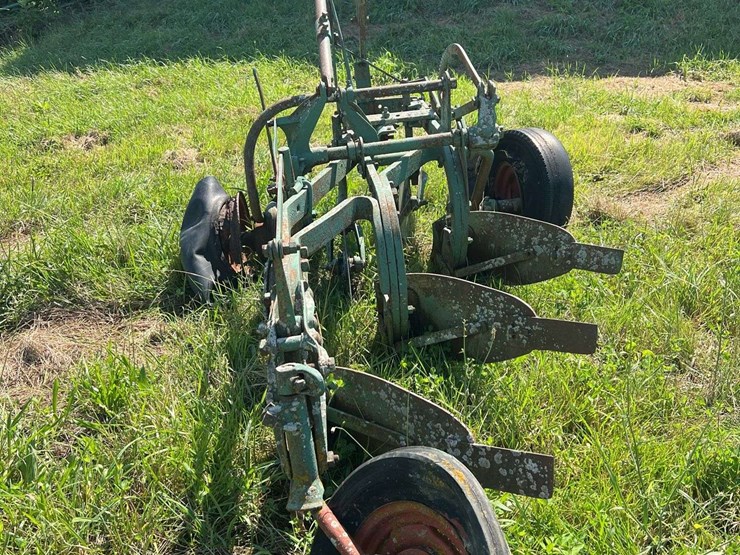 oliver-3-bottom-plow-image-3