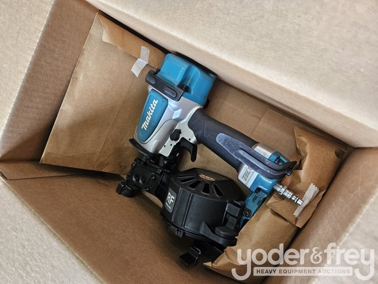 makita-1-3/4"-roofing-coil-pneumatic-nailer,-an454-(1yr-factory-warranty)-image-4
