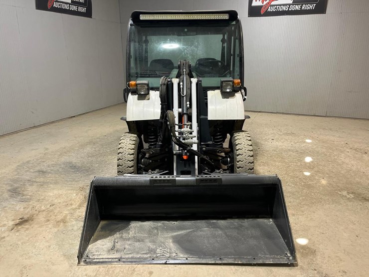 bobcat-5610-toolcat-utility-vehicle-image-8