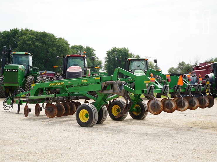 2005-john-deere-2700-image-7