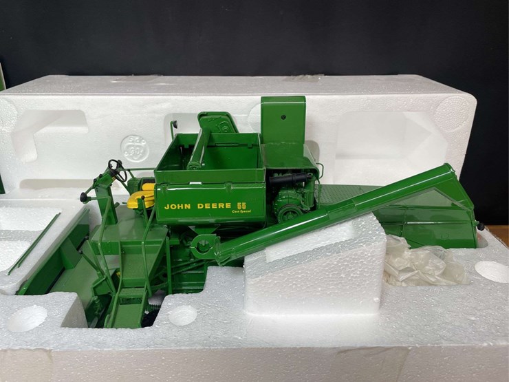1/16-john-deere-55-combine-prestige-nib-ertl-image-2