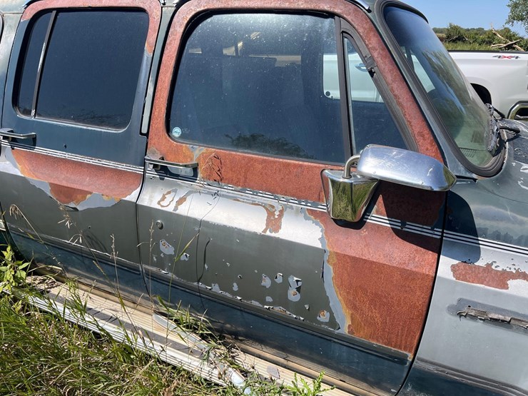 gmc-suburban-image-9