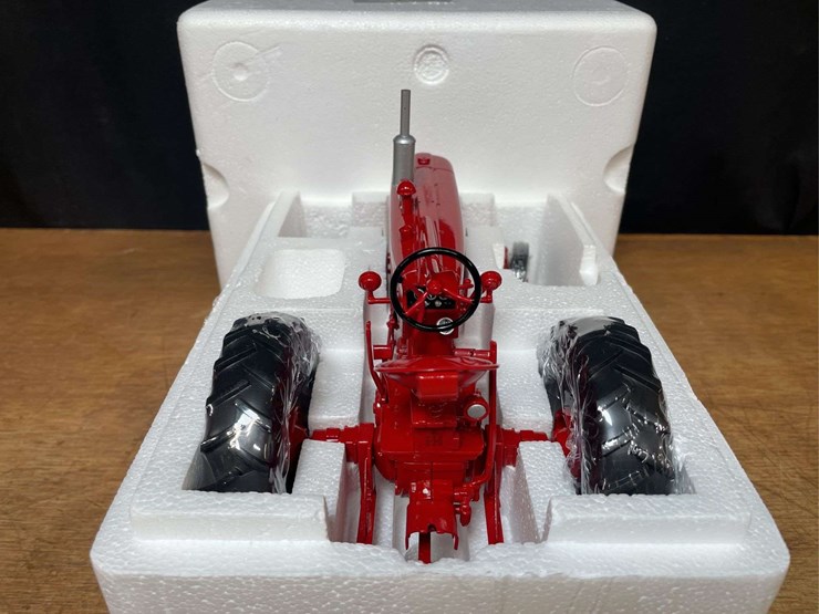 1/16-farmall-400-claire-scheibe-nib-sc-image-6