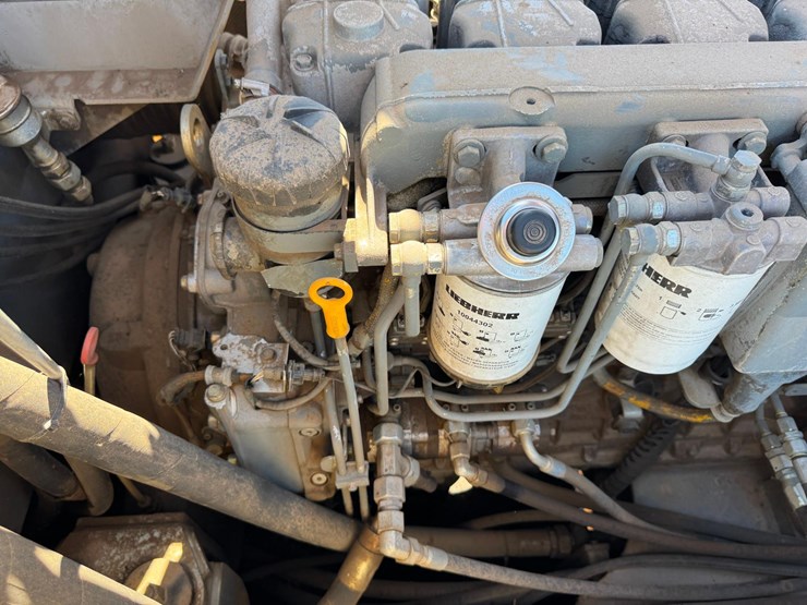 2011-liebherr-l586-image-17
