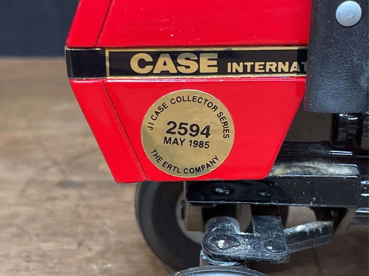 1/16-case-ih-2594-1985-collector-nib-ertl-image-4