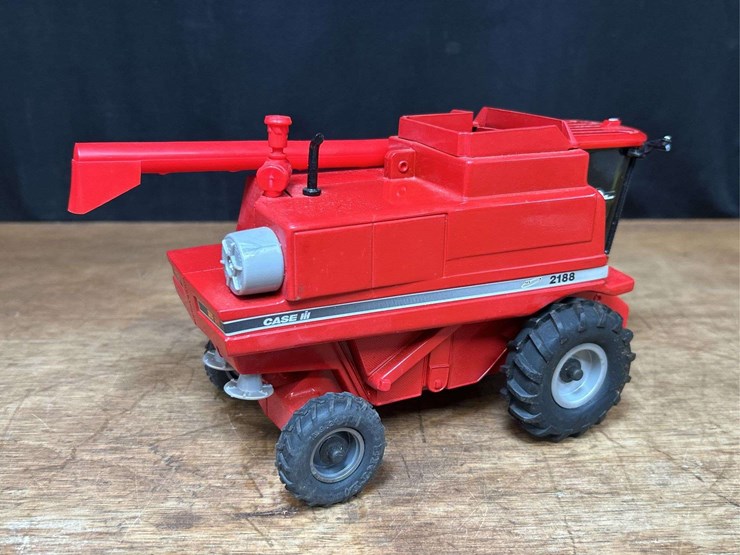 1/32-case-ih-2188-combine-nib-ertl-image-10