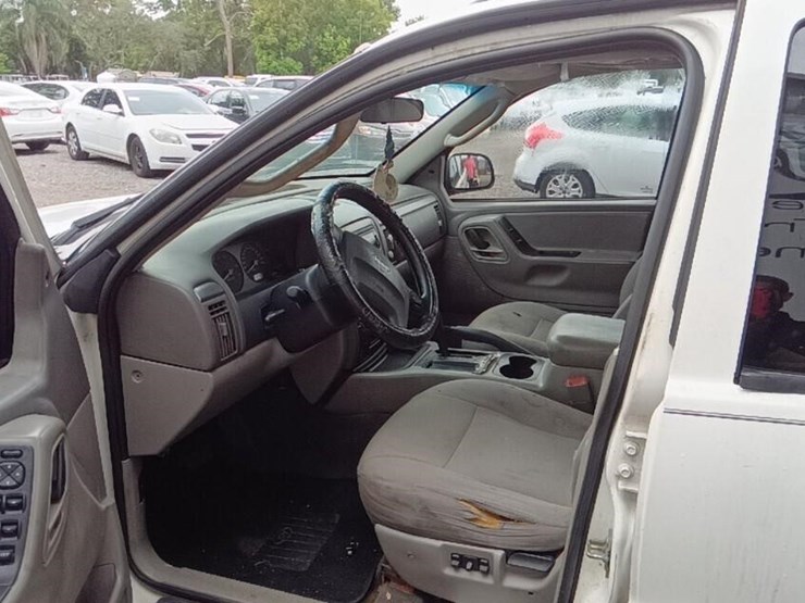2002-jeep-grand-cherokee-laredo-image-6