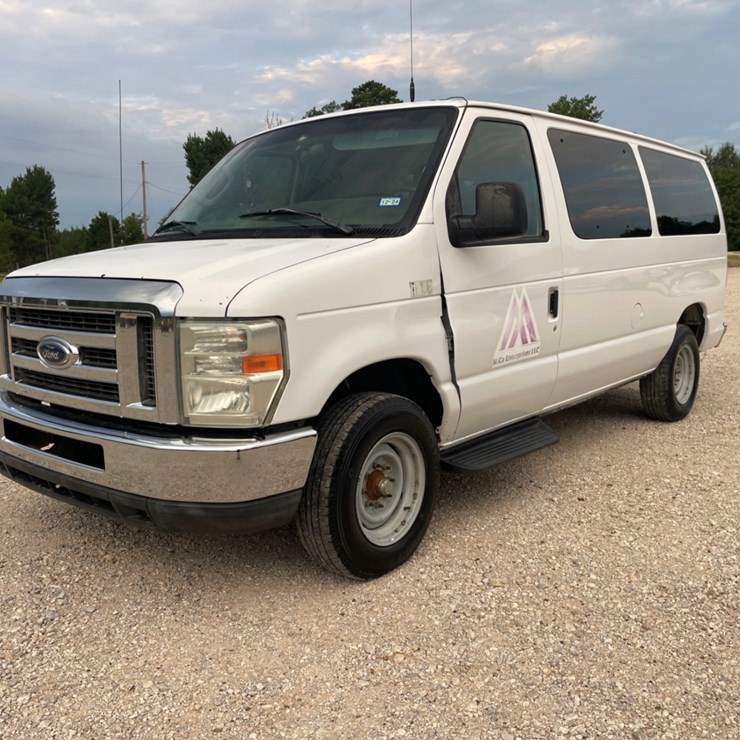 2012 FORD E-SERIES 11 PASSENGER VAN