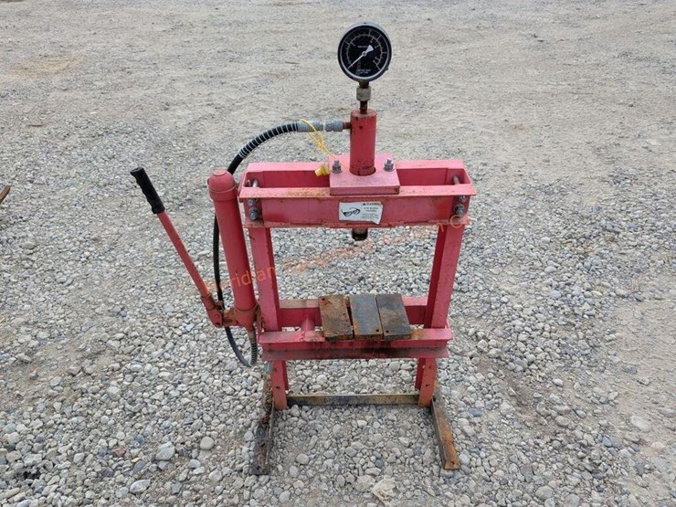 hyrdraulic-press-image-3
