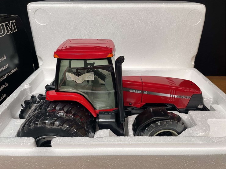 1/16-case-ih-magnum-mx240-collector-nib-ertl-image-4
