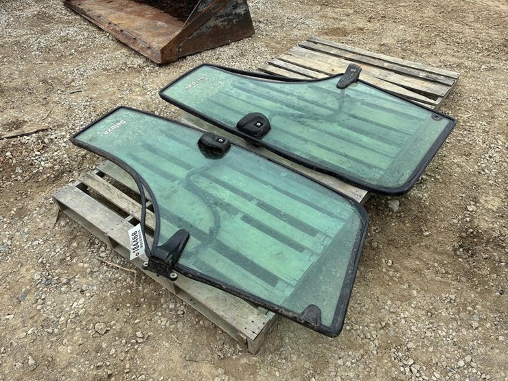 new-holland-tractor-cab-doors-image-4