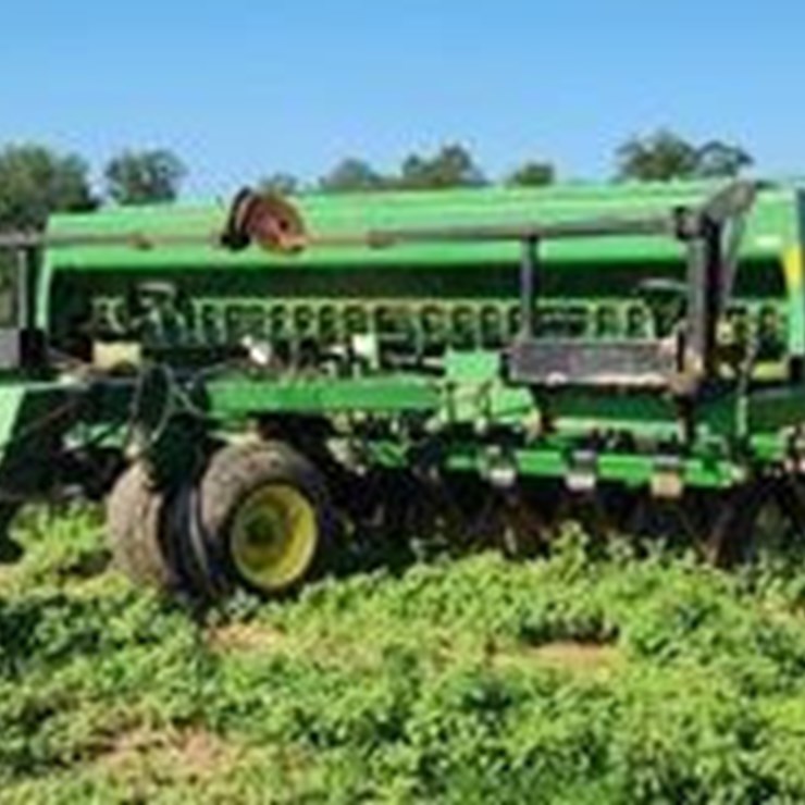 JOHN DEERE 750