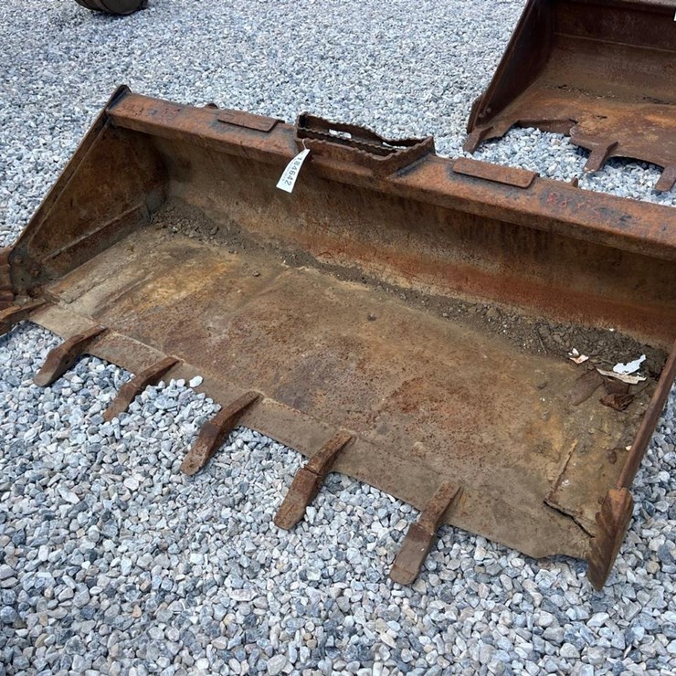 Takeuchi 72" Skid Steer Tooth Bucket