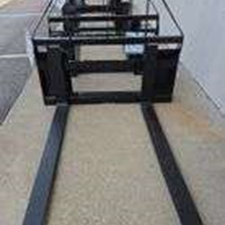 Skid Steer Adjustable Pallet Fork, Model SA11100