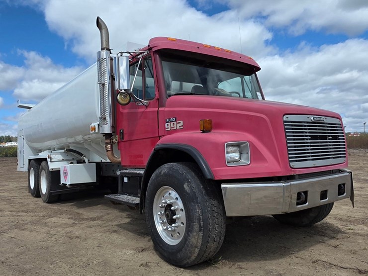 2002-freightliner-fl80-image-3