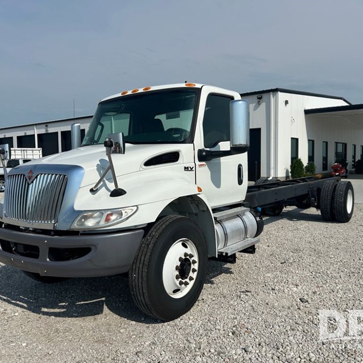 2020 International MV607 Cab & Chassis (CP0646)