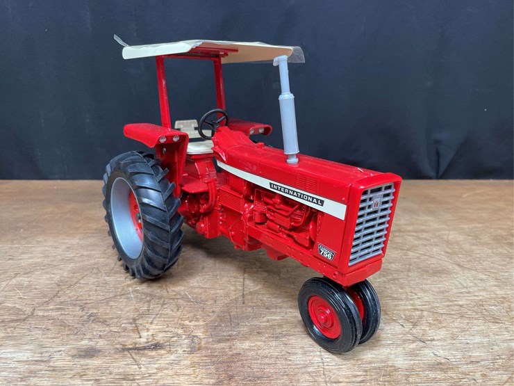 1/16-ih-756-1996-farm-show-nib-ertl-image-10