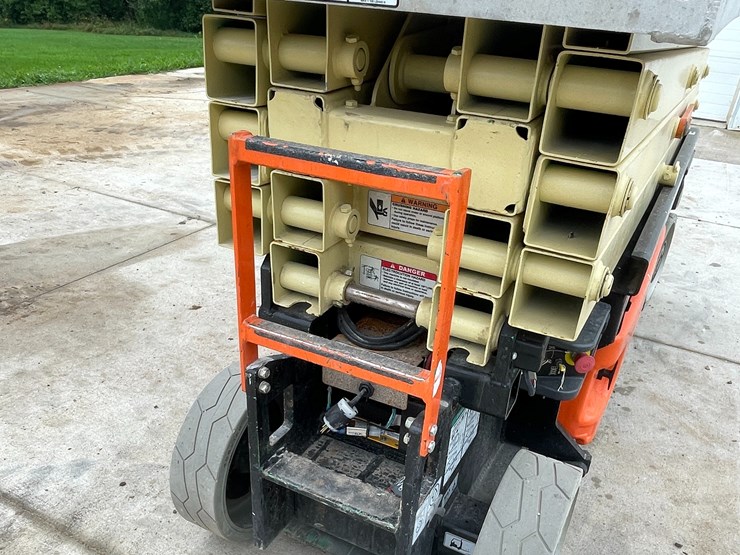 jlg-2630es-image-21