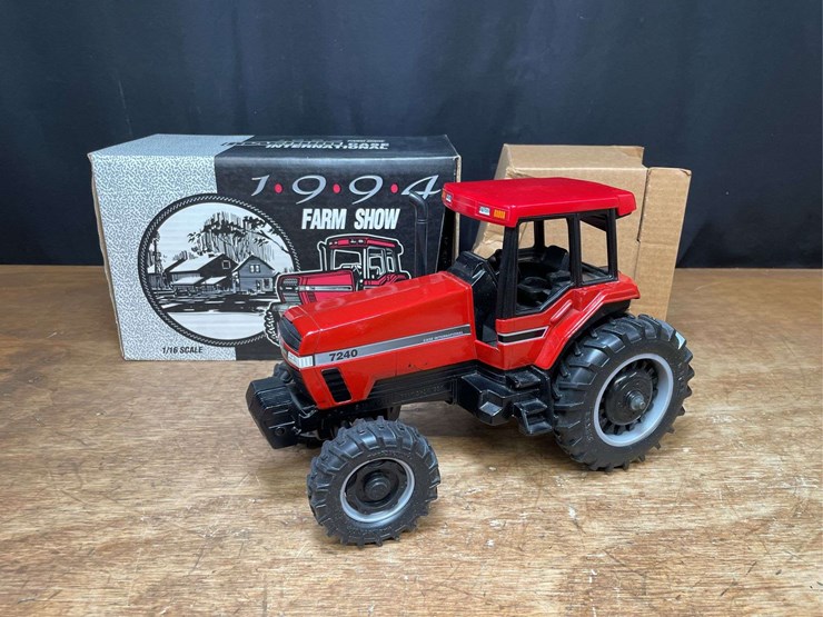 1/16-case-ih-magnum-7240-1994-farm-show-nib-ertl-image-1