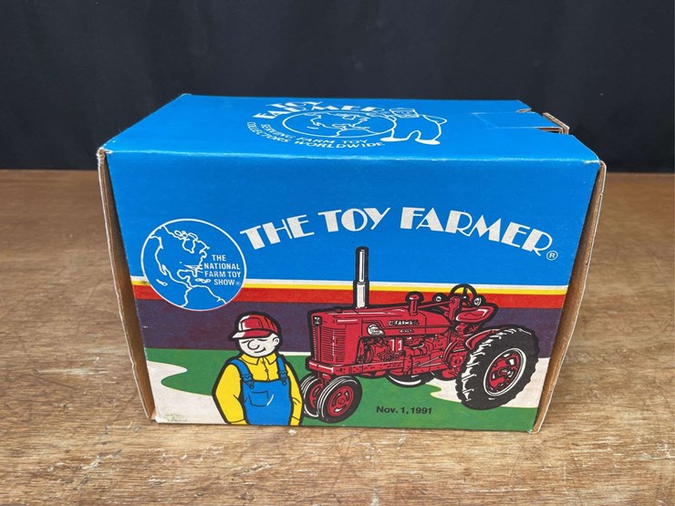 1/16-farmall-super-m-ta-1991-nfts-nib-ertl-image-13