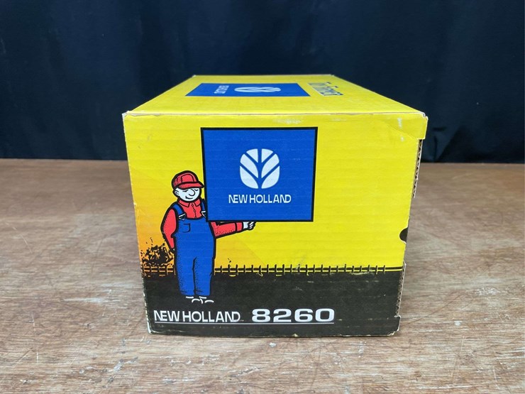 1/16-new-holland-8260-1997-nfts-nib-ertl-image-17
