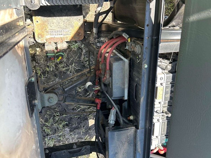 2022-toro-workman-07921-electric-utility-cart-image-7