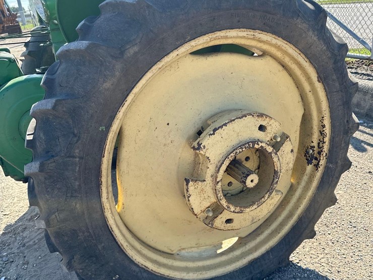 john-deere-b-image-6