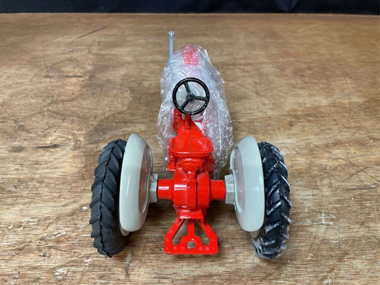 1/16-ford-961-1986-nfts-nib-ertl-image-7