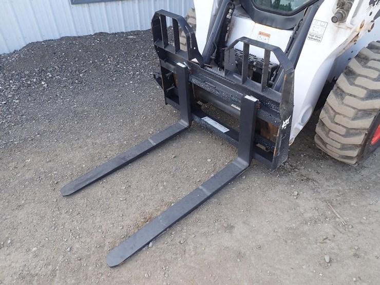 bobcat-42"-skid-steer-pallet-forks-image-1