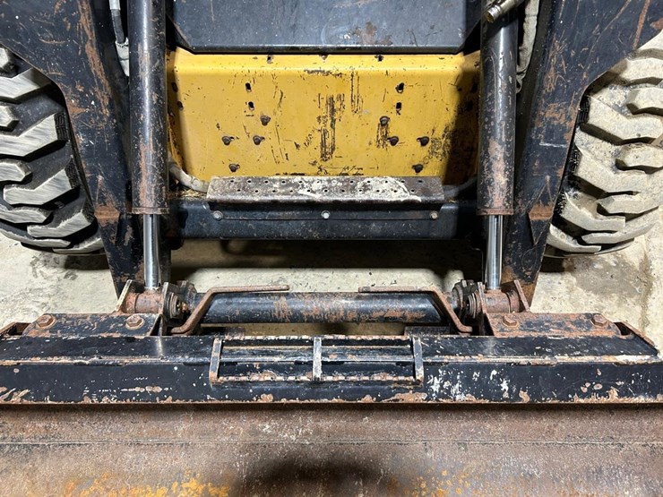 new-holland-lx665-image-10