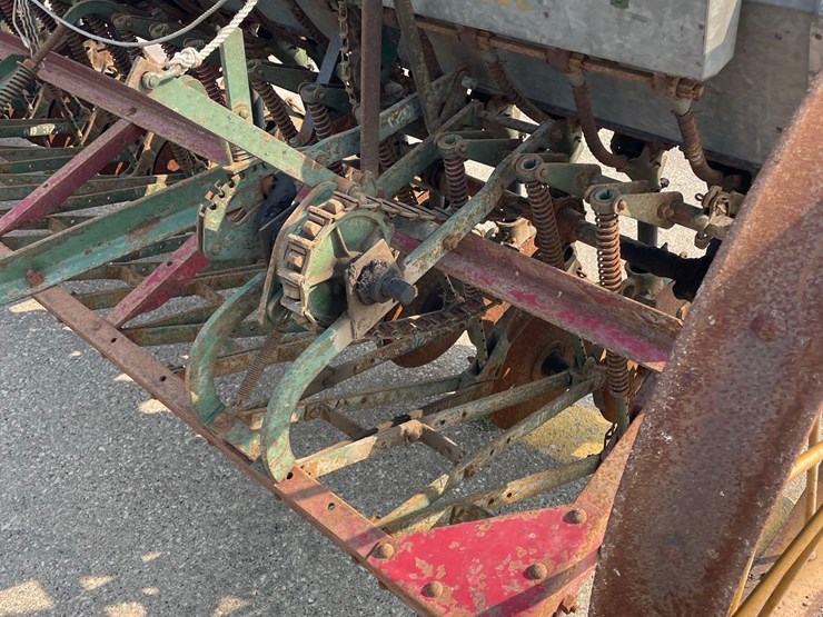minneapolis-moline-12ft-steel-wheel-grain-drill-image-19