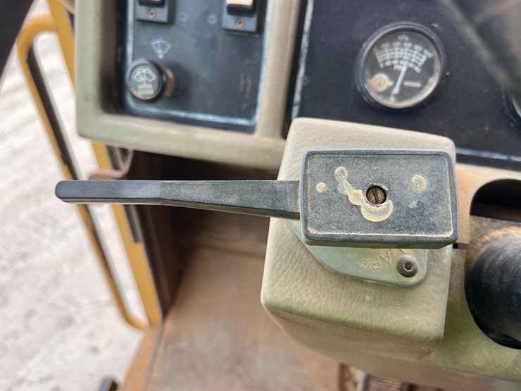 caterpillar-d25d-image-23