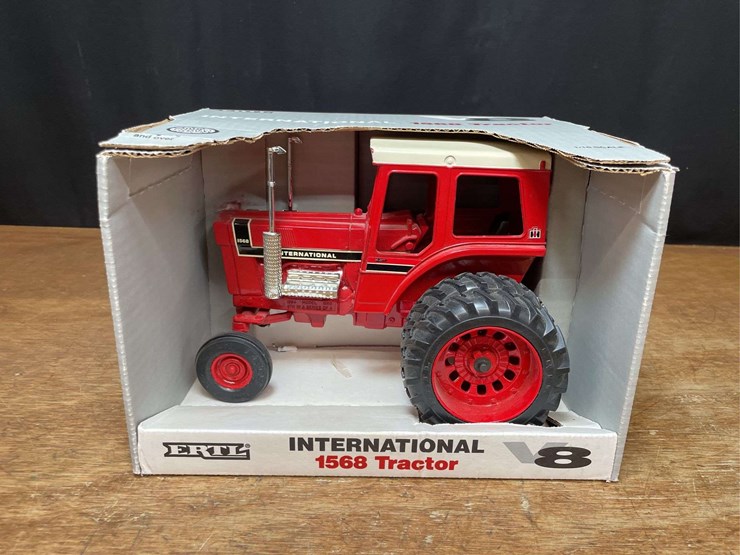1/16-ih-1568-nib-ertl-image-1