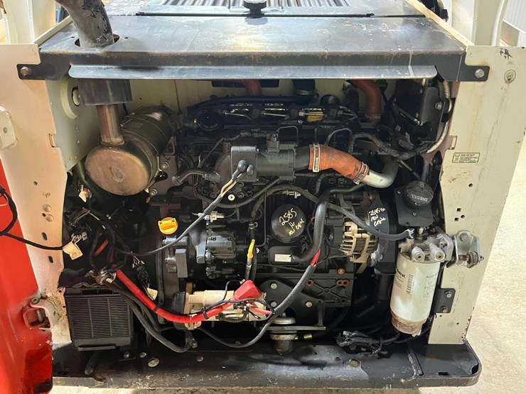 2022-bobcat-s740-image-14