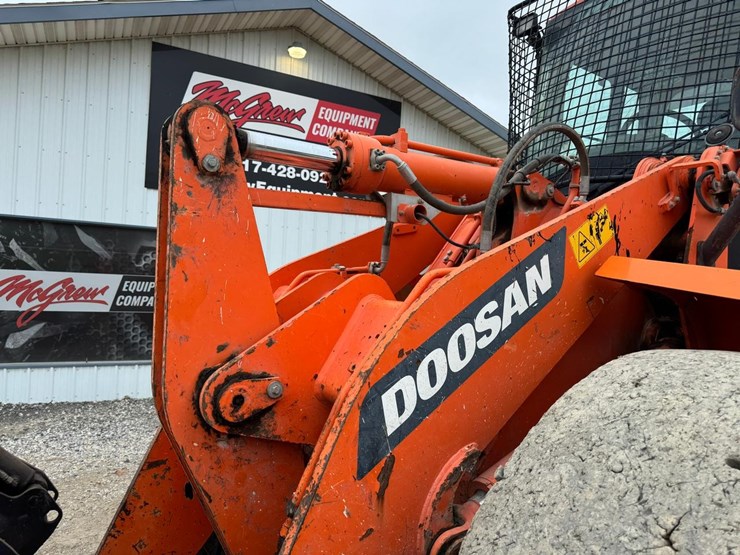 2016-doosan-dl250-image-11
