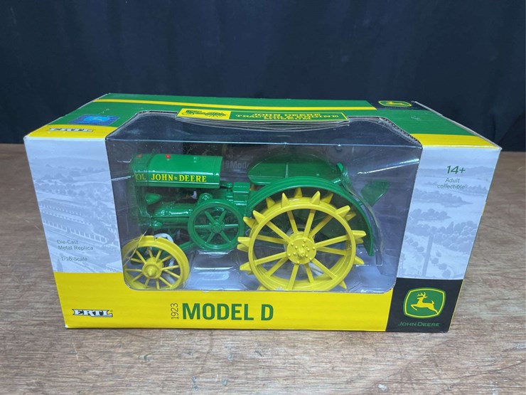 1/16-john-deere-d-museum-nib-ertl-image-1