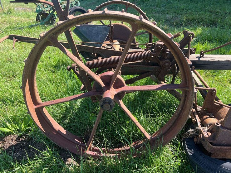 oliver-horse-drawn-sickle-mower-image-11