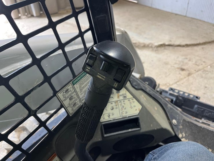 2022-bobcat-s740-image-25