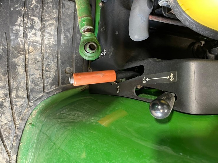 john-deere-3046r-image-28