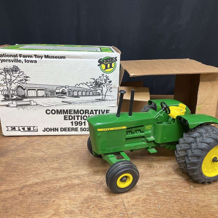 1/16 John Deere 5020 1991 NFTM NIB Ertl