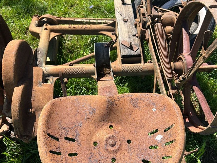 oliver-horse-drawn-sickle-mower-image-17