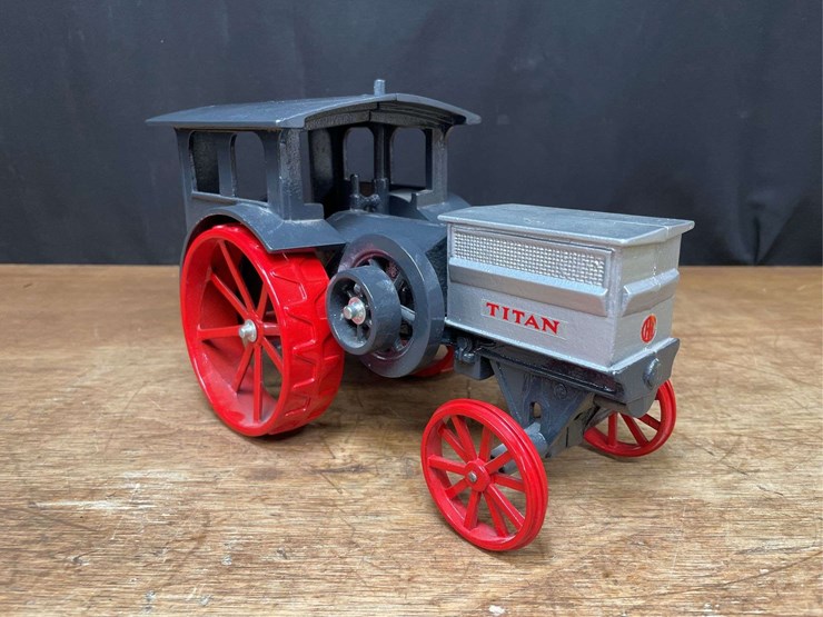 1/16-ihc-titan-oil-tractor-1991-fps-sm-image-9